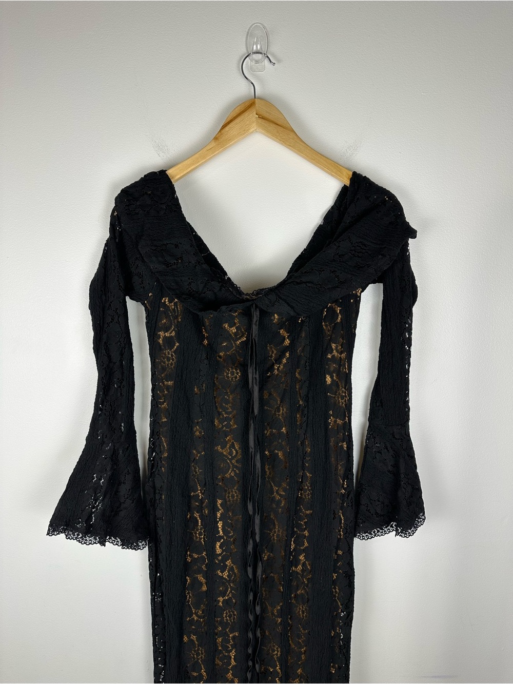 Almond Muse Alessandra Black Lace Maxi Dress Off-Shoulder Witchy Women’s Sz M - Picture 3 of 9